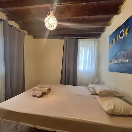 Апартаменти Evening Primerose House *